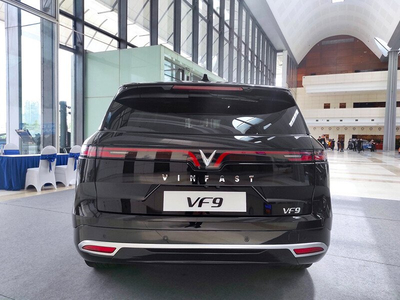 VinFast VF9 S