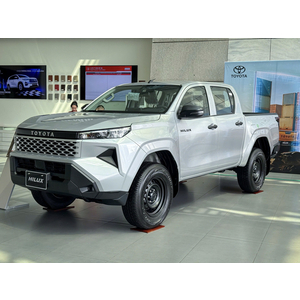 Toyota Hilux Standard 2.8L 4x2 MT