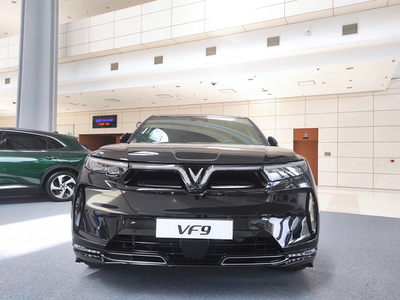 VinFast VF9 Eco ( Pin Mới CATL )