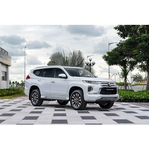 New Mitsubishi Pajero Sport Gasoline 4x4 AT - STD