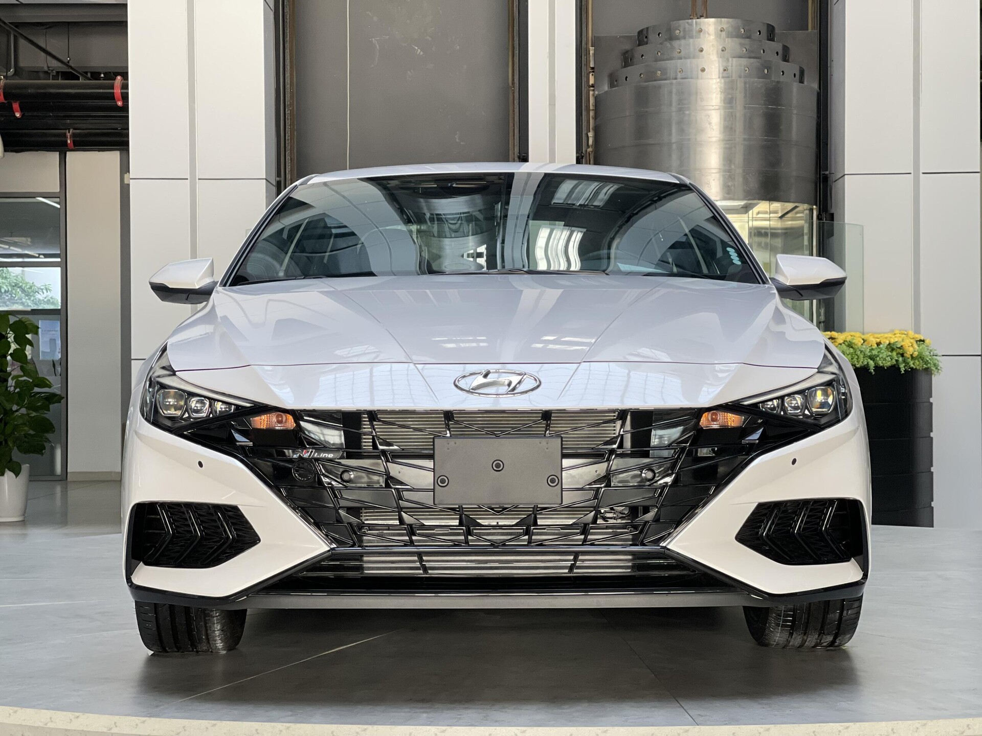 Hyundai Elantra 2.0 AT Đặc Biệt