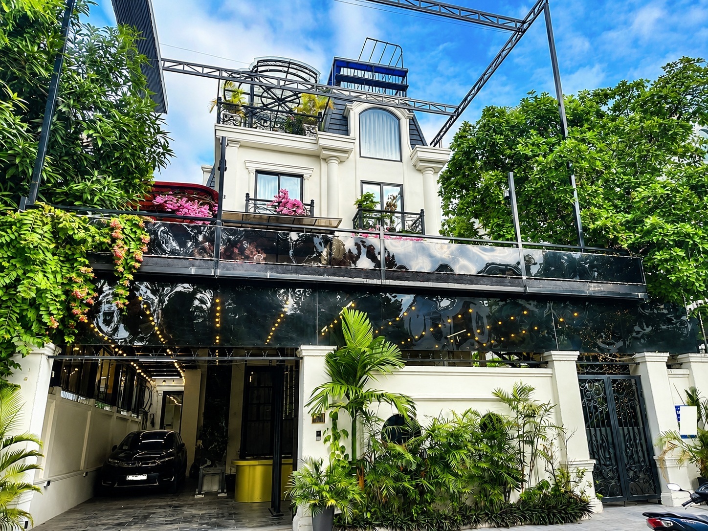 Bán Biệt thự Châu Âu KĐT Pháp Vân, Bể Bơi, Kinh doanh đỉnh cao, 273m2, 4 Tầng