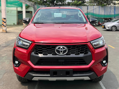 Toyota Hilux 2.4L 4x4 MT