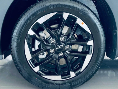 KIA Carens Clavis 1.5G Deluxe