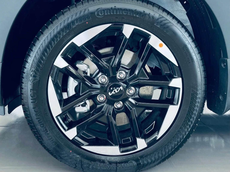 KIA Carens Clavis 1.5G Deluxe