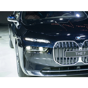 BMW 735i Pure Excellence 2024