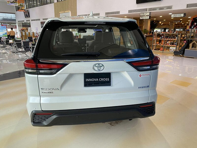 Toyota Innova Cross 2.0G