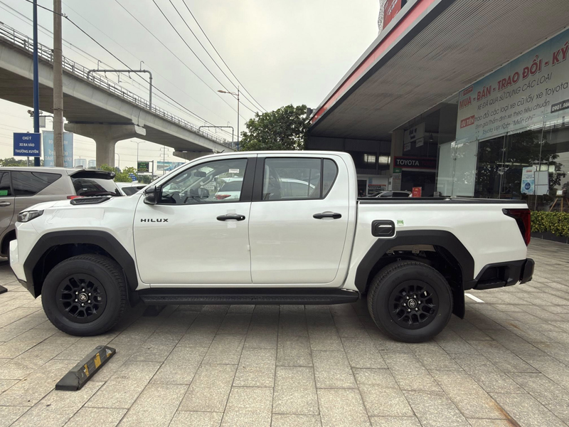 Toyota Hilux Pro 2.8L 4x2 AT