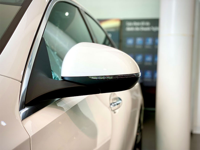 Mercedes-Benz C 200 Avantgarde Plus 2025 (V2)