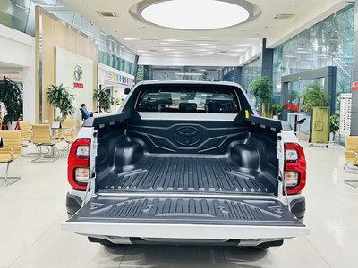 Toyota Hilux 2.8L 4x4 AT Adventure