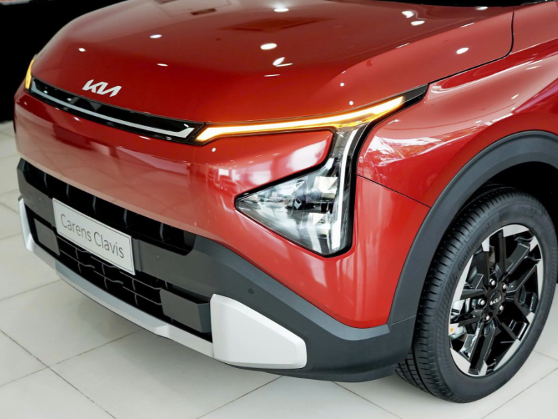 KIA Carens Clavis 1.5G Luxury