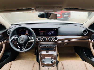 Mercedes-Benz E200 Exclusive