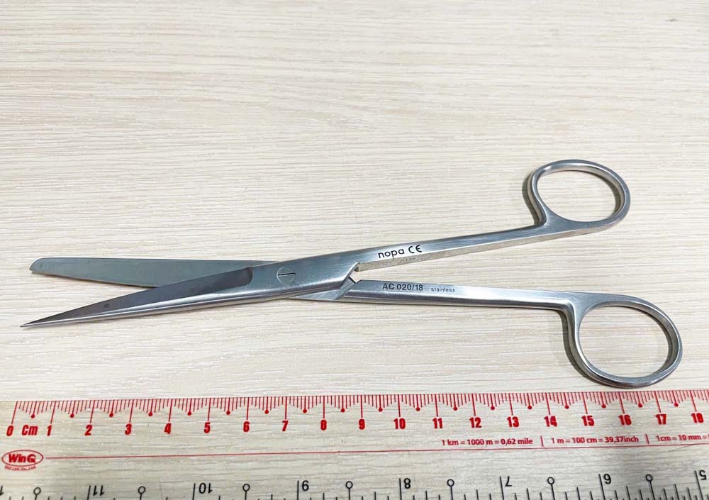 Kéo phẫu thuật Standard thẳng Nhọn-Tù 18.5cm Nopa AC 020/18