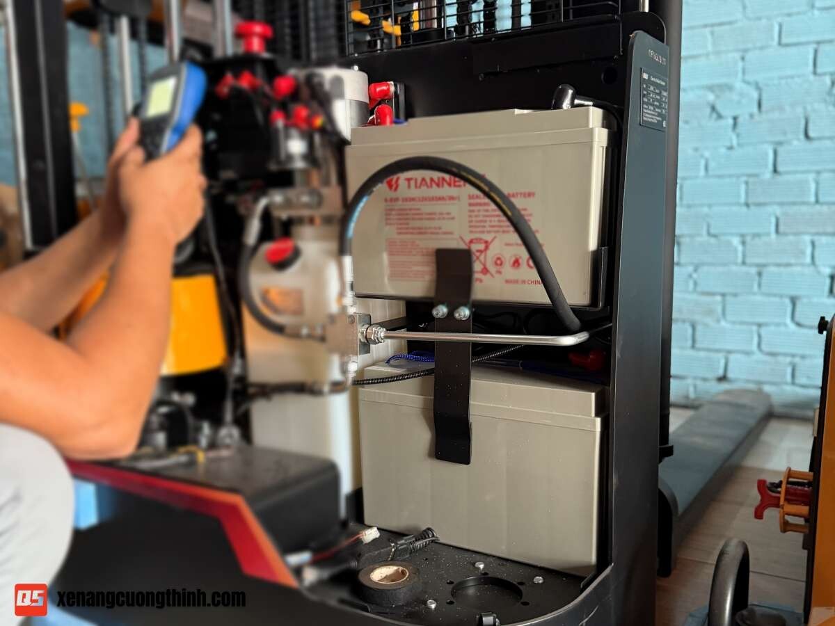 Xe Nâng Stacker - Ắc Quy VRLA Nối Tiếp