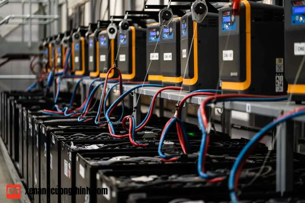 Ắc quy (bình điện) xe nâng là gì?