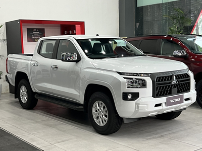 Mitsubishi Triton 2WD AT GLX