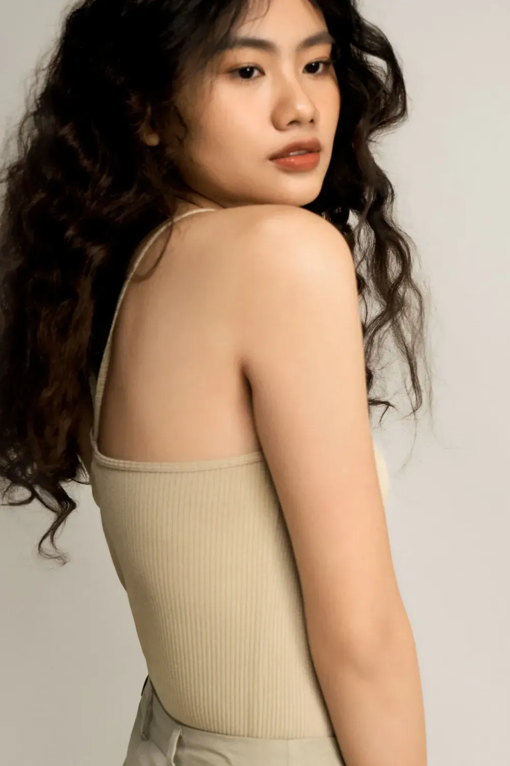 Áo hai dây cổ tim Slim