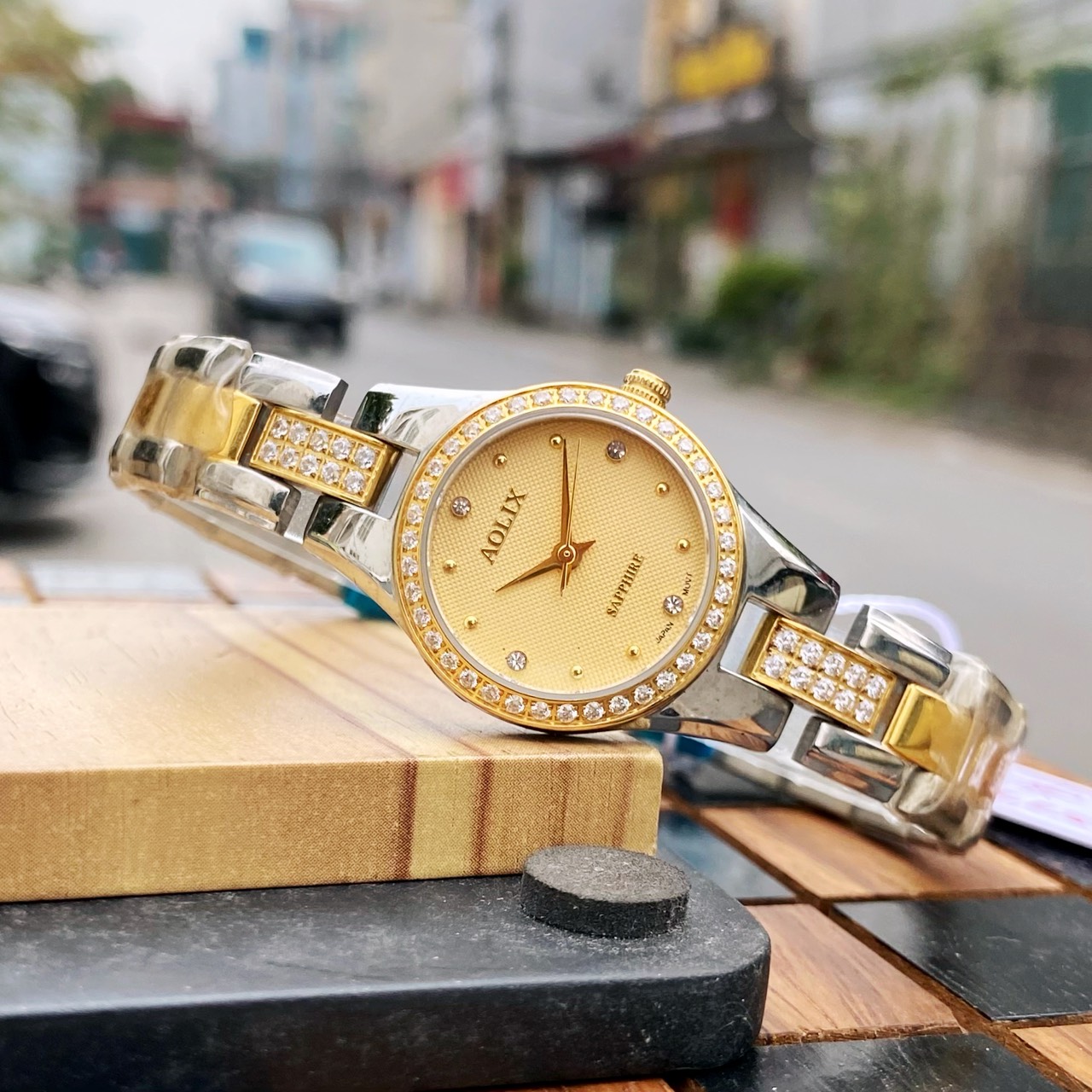 Đồng hồ nữ dây da mặt tròn đỏ đô quyến rũ Guou ĐHĐ23002