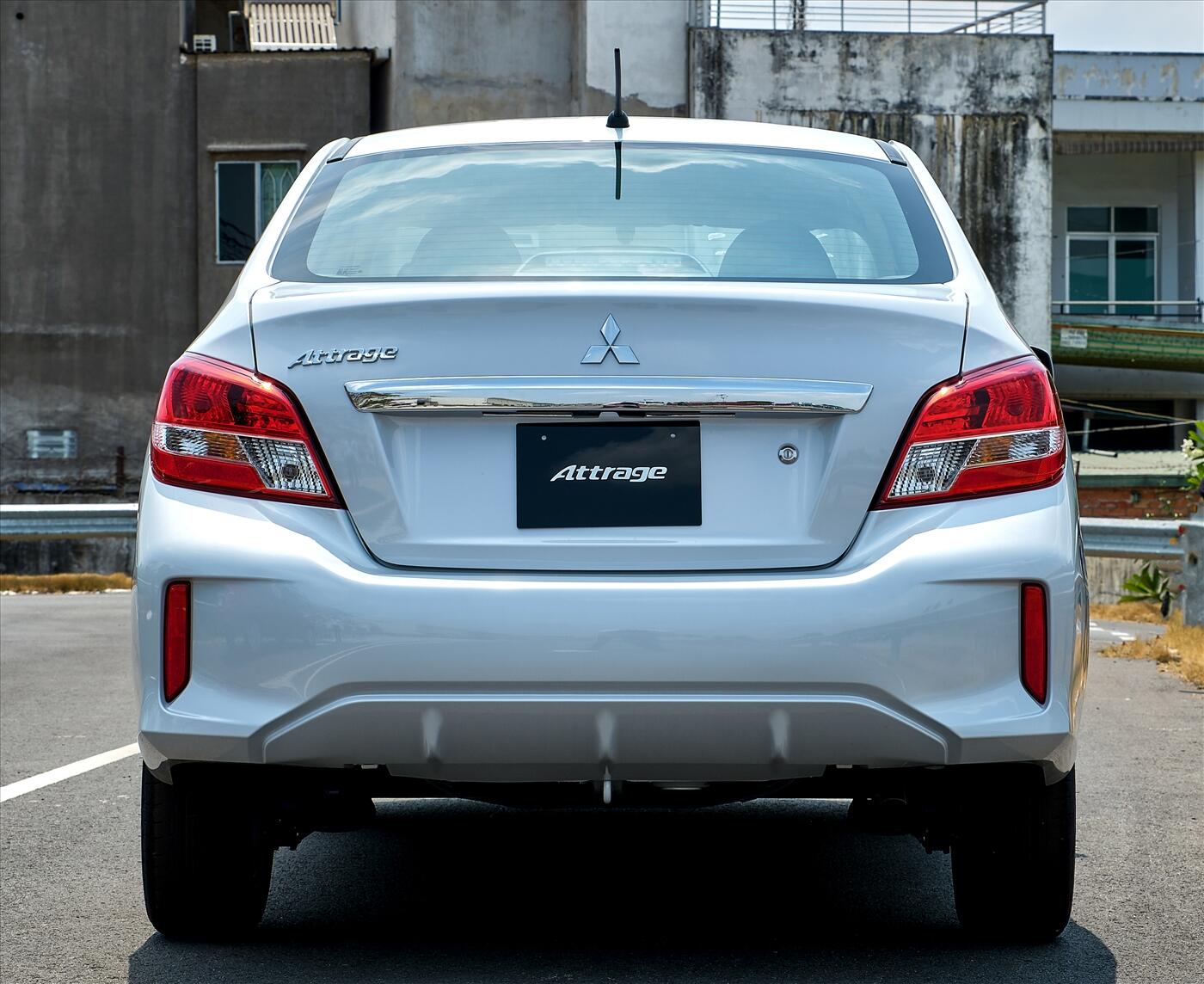 Mitsubishi Attrage giá lăn bánh 52023 TSKT đánh giá chi tiết