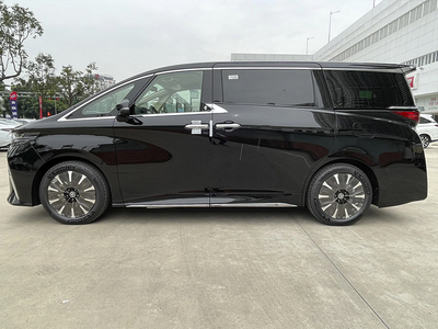 Toyota Alphard HEV 2024