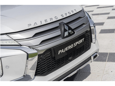 New Mitsubishi Pajero Sport Gasoline 4x4 AT - STD