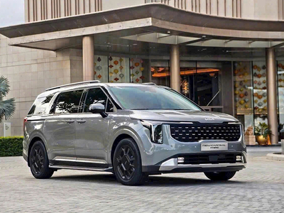 New KIA Carnival 1.6 Turbo Hybrid Signature 7S