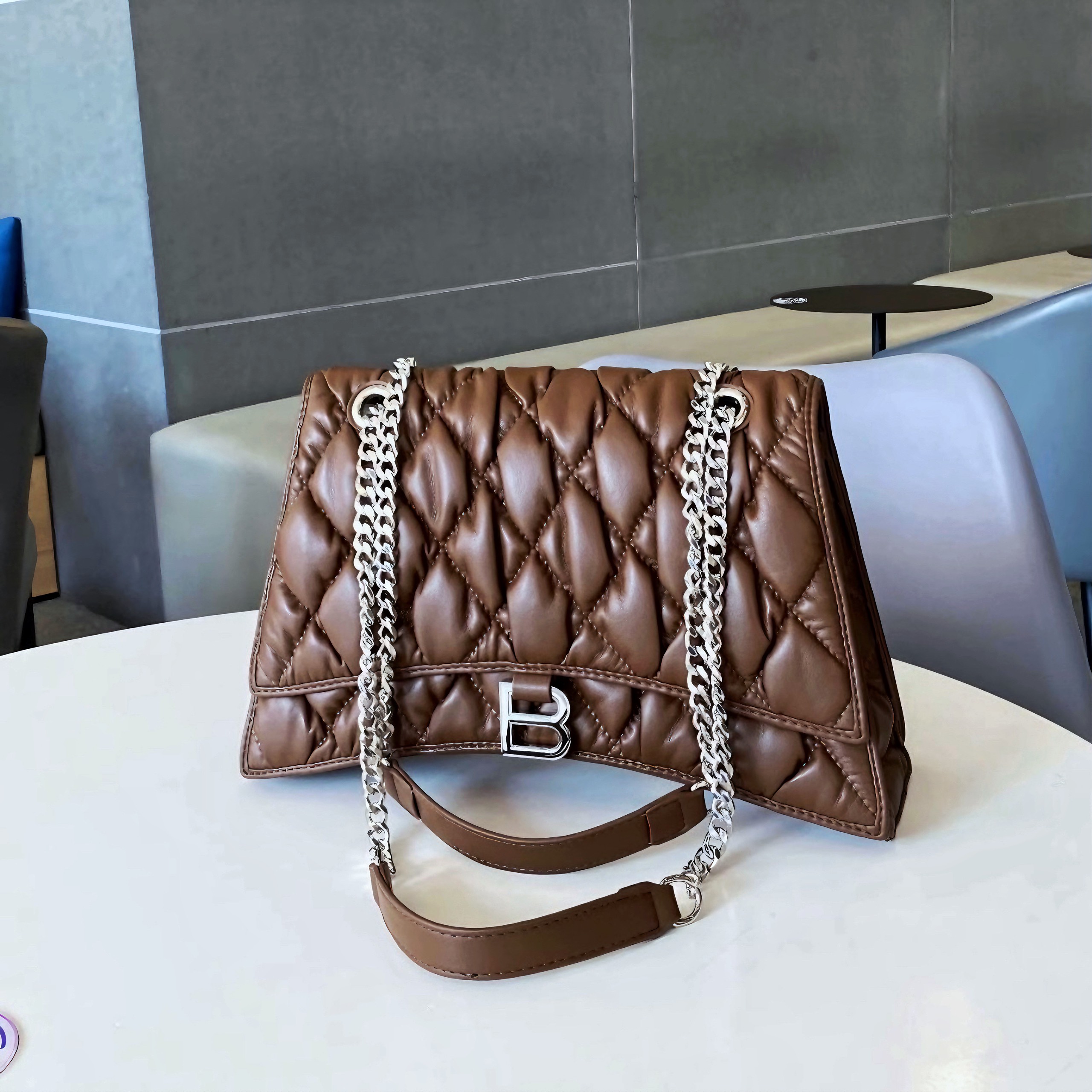 Túi nữ khoác vai Classic Flap Medium B9231