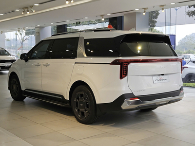 New KIA Carnival 1.6 Turbo Hybrid Signature 7S