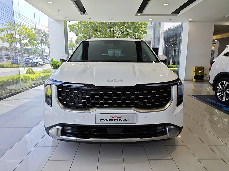 New KIA Carnival 2.2D Luxury 8S