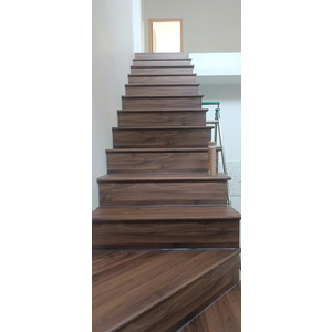 Bậc cầu thang nhựa giả gỗ AV-STAIR-HM CỐT ĐẶC