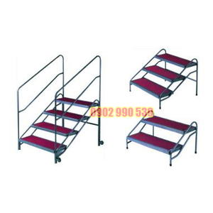 Cầu thang lên bục sân khấu