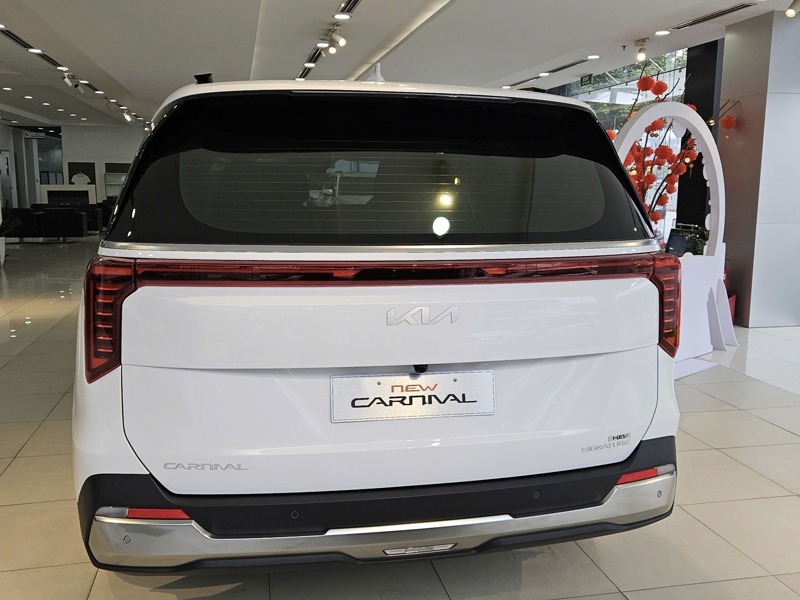 New KIA Carnival 1.6 Turbo Hybrid Signature 7S