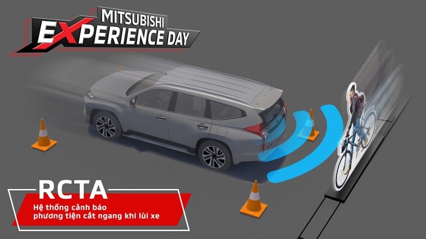 Bài kiểm tra hệ thống cảnh báo phương tiện cắt ngang phía sau tại Mitsubishi Experience Day