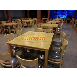 Bàn ghế trong hòng ăn nhà hàng