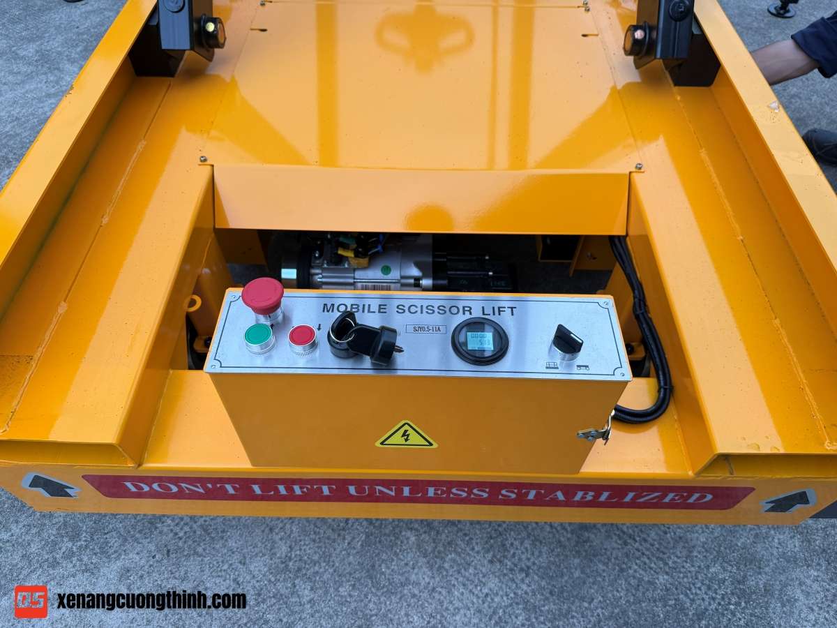 Bàn Giao Xe Thang Nâng Người Bán Tự  Hành Giá Rẻ 11m