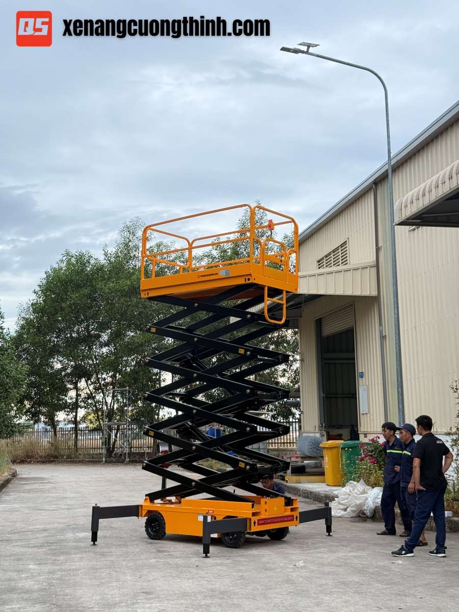 Bàn Giao Xe Thang Nâng Người Bán Tự Hành Giá Rẻ 11m