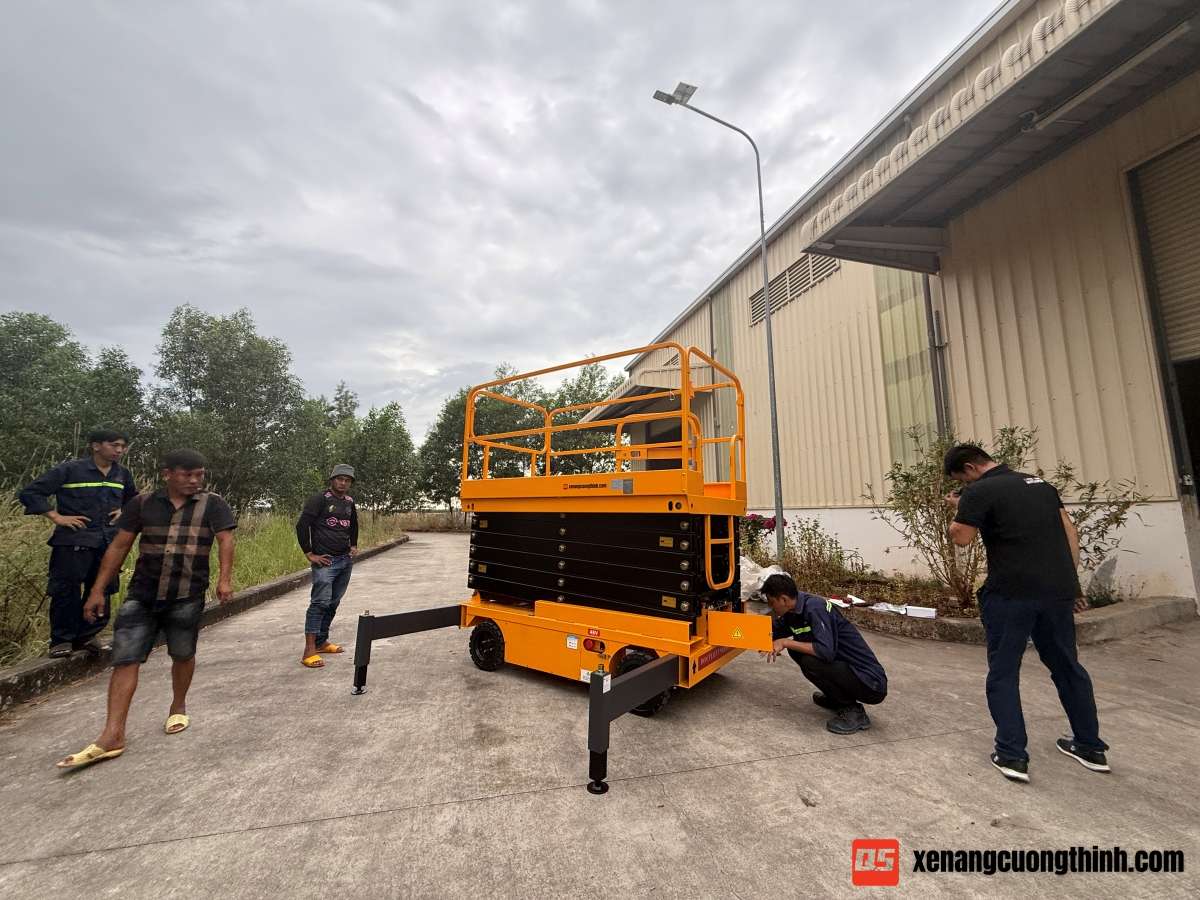 Bàn Giao Thang Nâng Người Bán Tự Hành 11m | Xe Nâng Cường Thịnh
