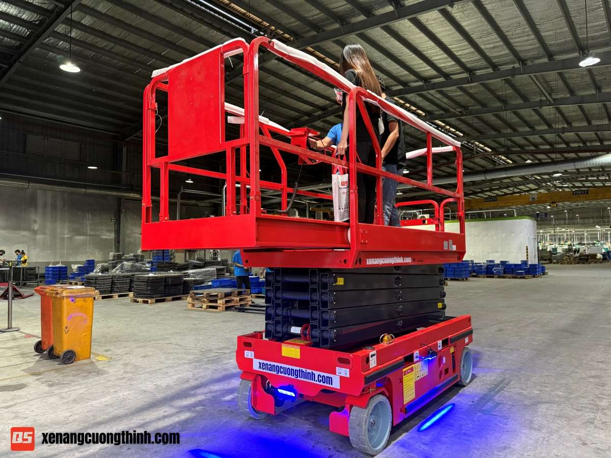 Bàn Giao Thang Nâng Người Cắt Kéo | Xe Nâng Cường Thịnh