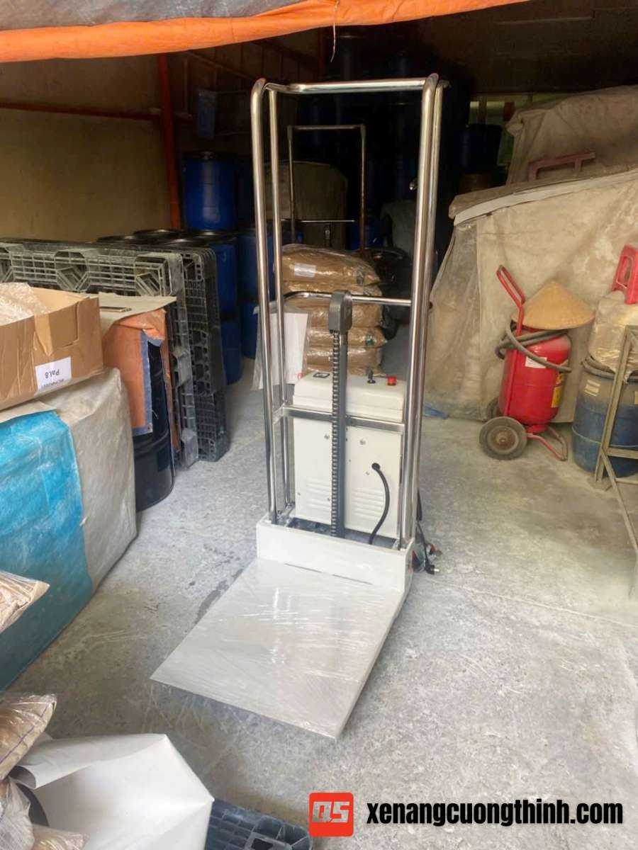 Bàn giao xe nâng bán tự động