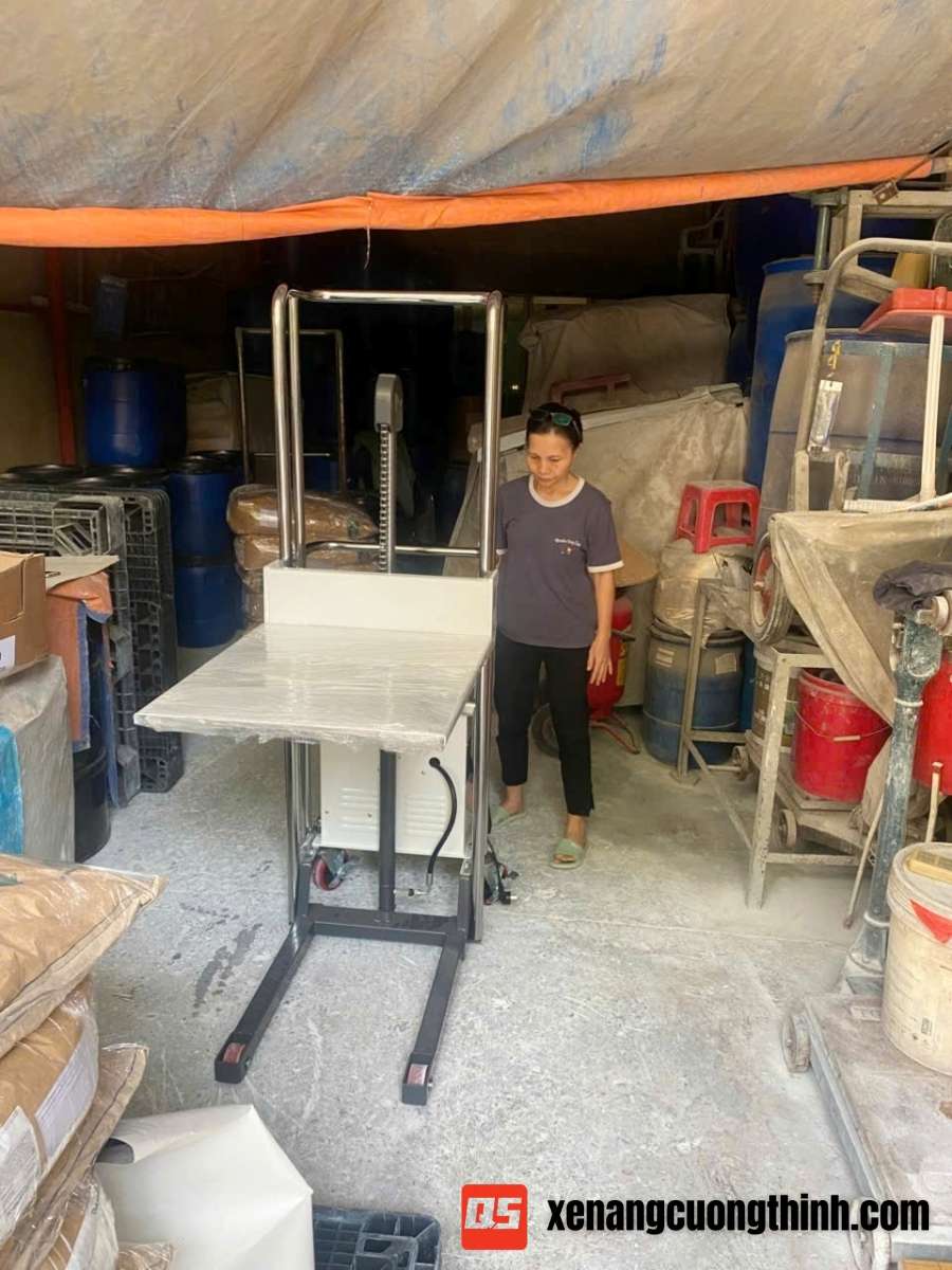 Bàn giao xe nâng bán tự động mini 400kg | QSLift EPS0415