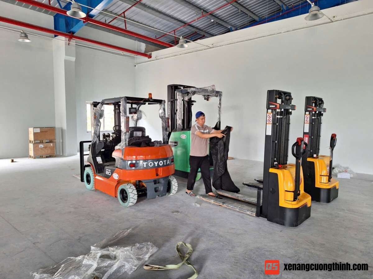 Bàn Giao Xe Nâng Điện Cao Stacker 1.5 Tấn QES15E - Đà Nẵng