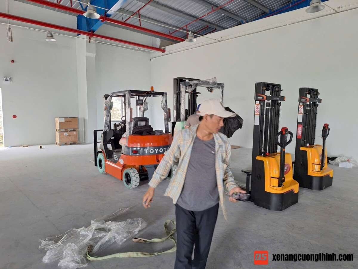 Bàn Giao Xe Nâng Điện Cao Stacker 1.5 Tấn QES15E - Đà Nẵng