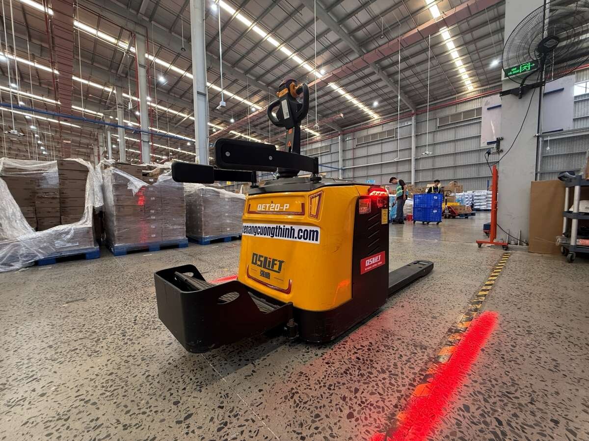 Bàn Giao Xe Nâng Điện Thấp Có Bệ Đứng Lái Tại Đà Nẵng