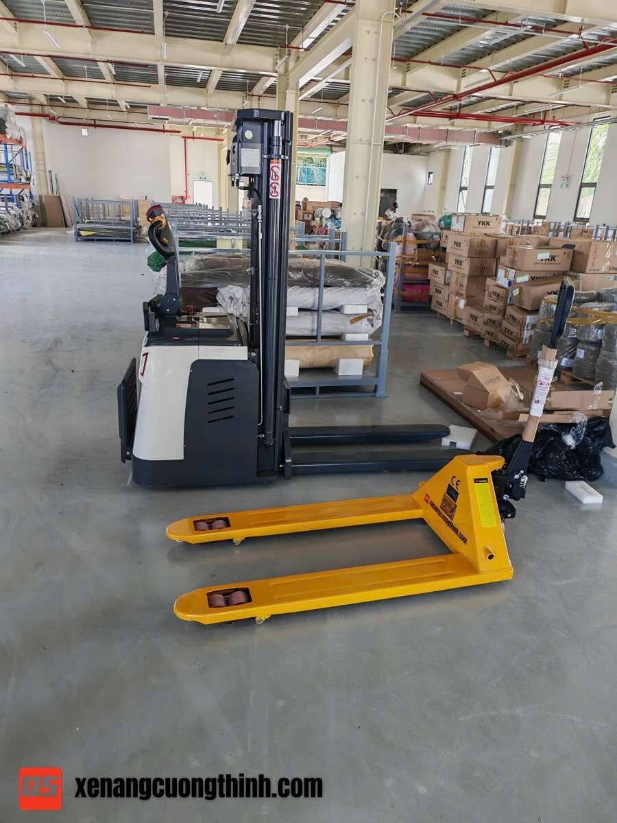 Tư Vấn Giải Pháp - Bàn Giao Xe Nâng Stacker 1.6 Tấn QSLift QES16-P