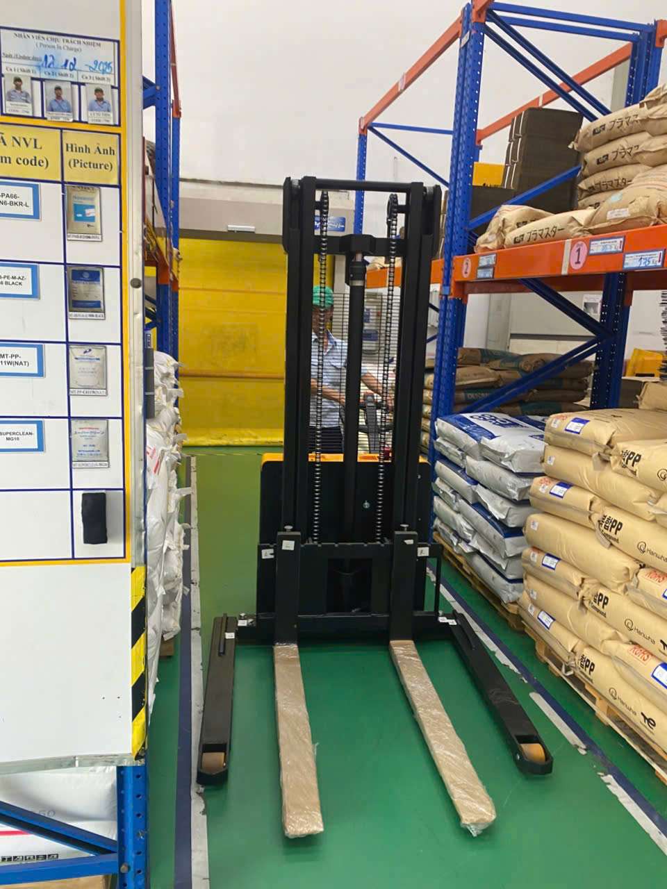 Bàn Giao Combo Xe Nâng Tay Điện 1.5 Tấn - 2 Tấn QSLift | Xe Nâng Cường Thịnh