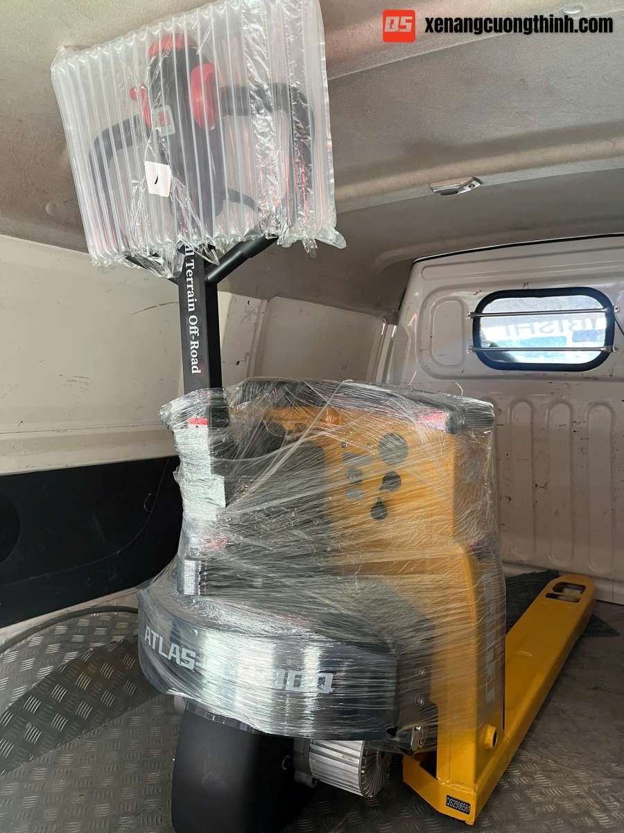 Bàn Giao Xe Nâng Tay Điện Bánh Cao Su | Công Trình Xây Dựng