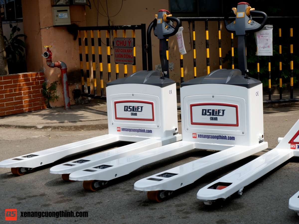 Bàn giao xe nâng tay điện EPT15Q công suất cao