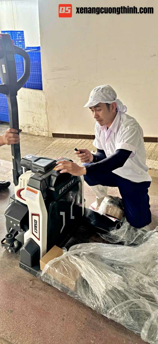 Quy trình bàn giao xe nâng tay điện thấp 1.5 Tấn tại kho logistic - Đà Nẵng