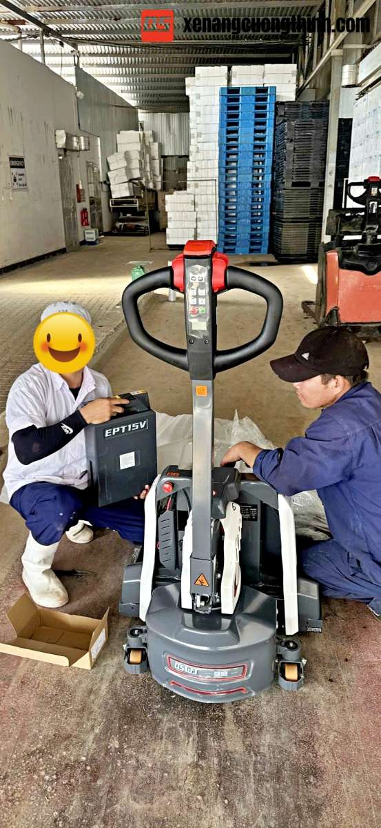 Quy trình bàn giao xe nâng tay điện thấp 1.5 Tấn tại kho logistic - Đà Nẵng