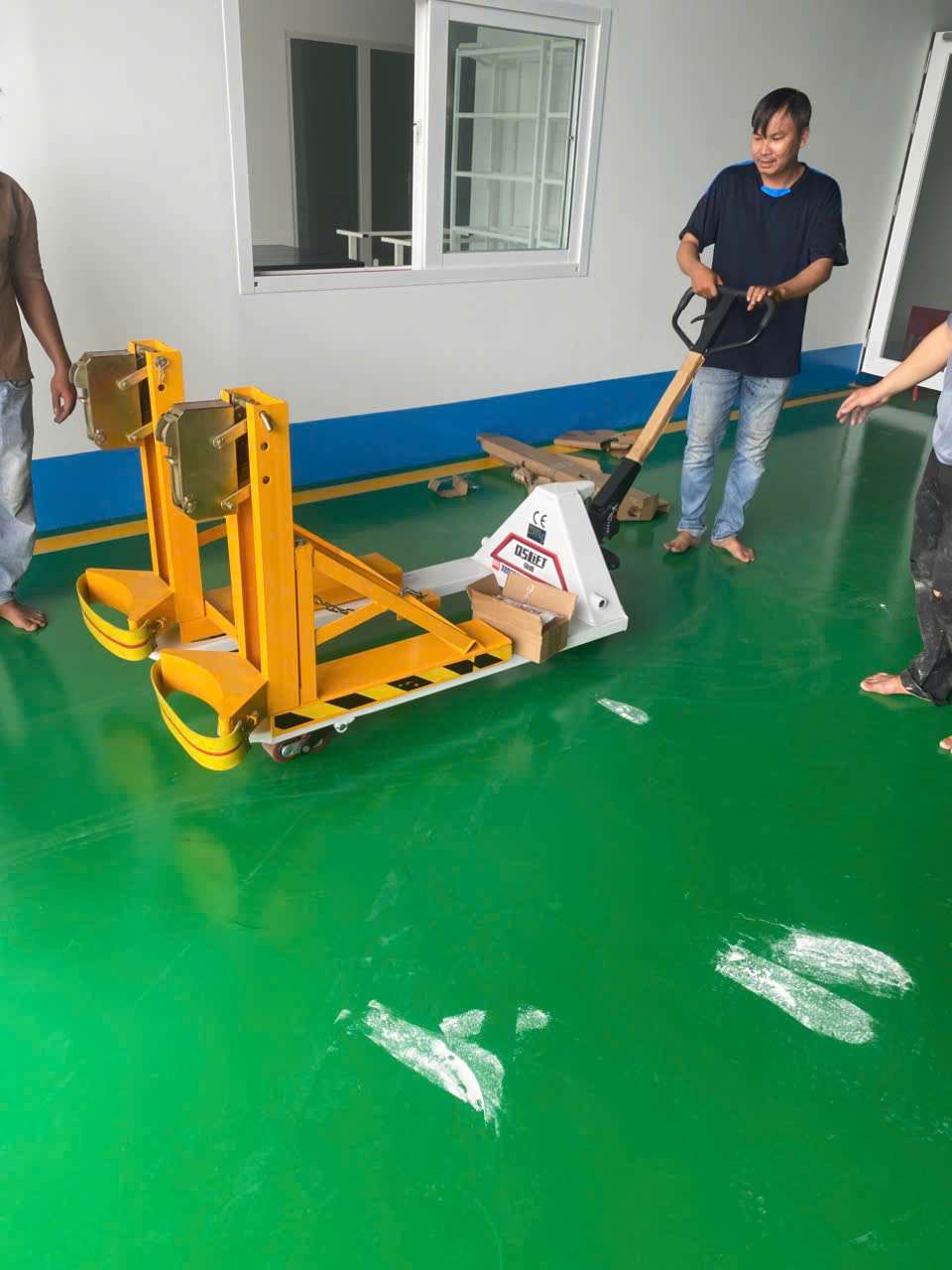 Bàn giao xe nâng tay và hướng dẫn sử dụng
